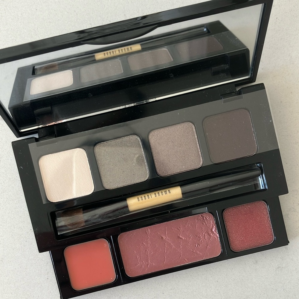 Bobbi Brown Neutral Eyeshadow & Mauve-Pink Cheek Palette